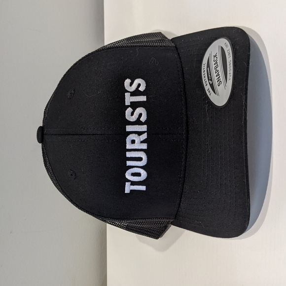 Yupoong Accessories - Brand new unworn unisex black Tourists snapback hat